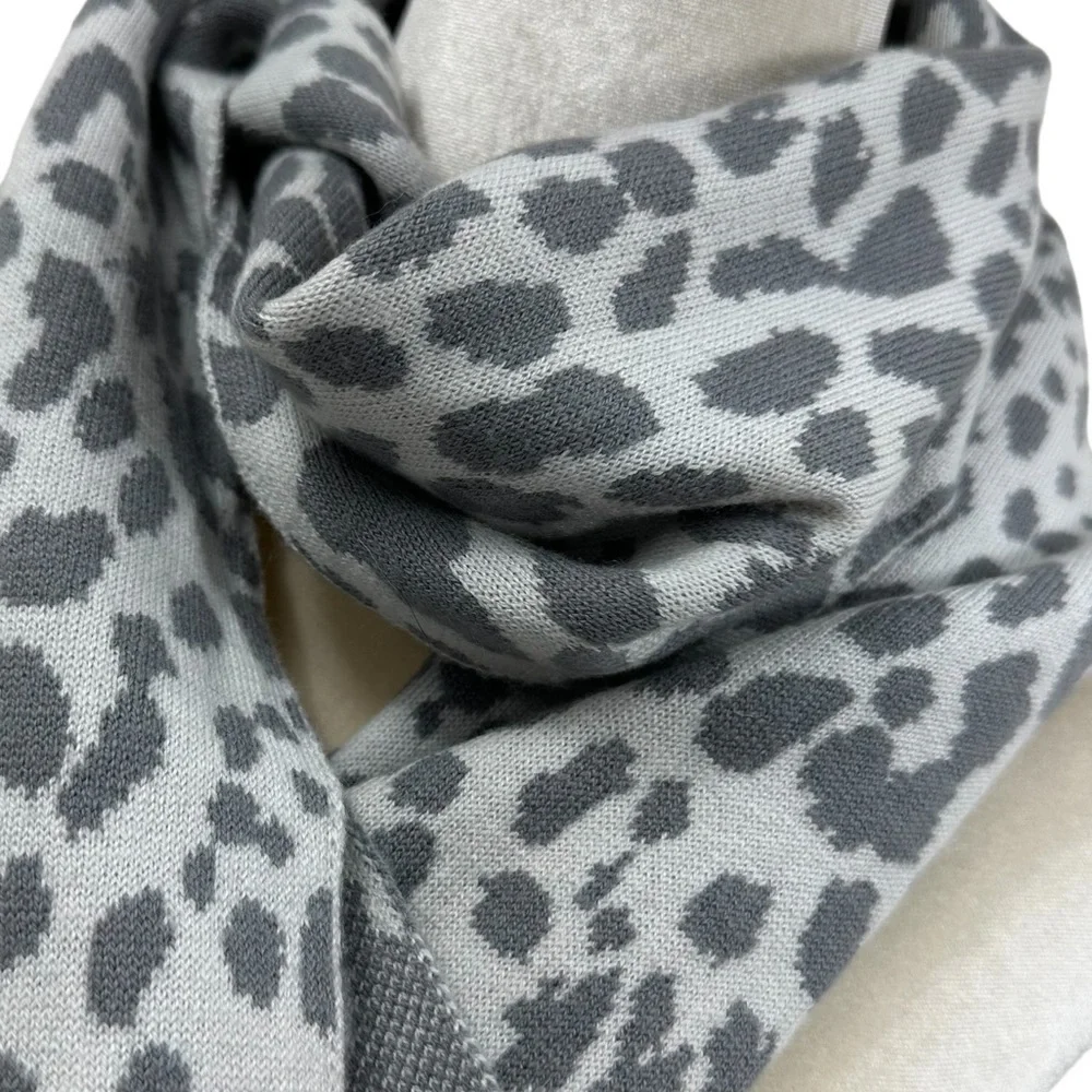 GAP Gray Silver Animal Print Wool Blend Scarf
